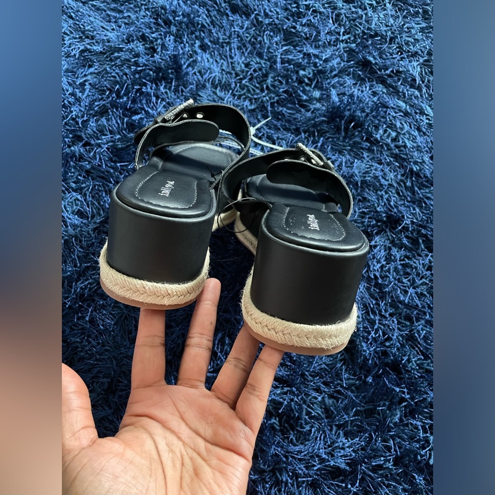Sandals - Picture 5 of 5